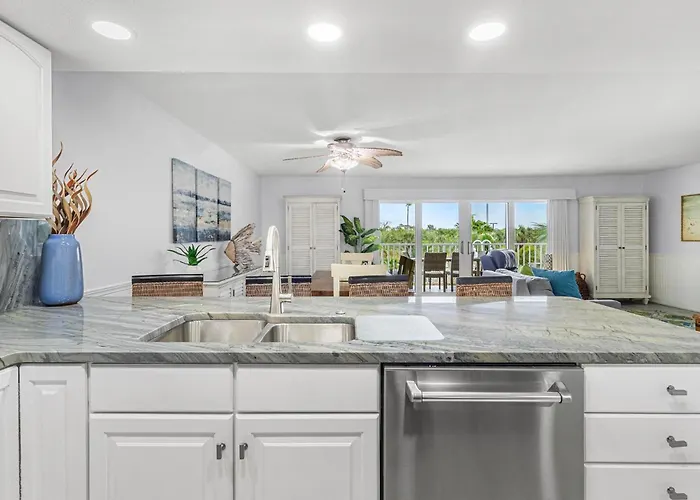 Escape To Oasis! Family Friendly, Updated Beachside With Heated Pool! *