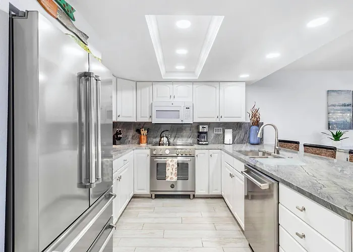 Apartment Escape To Oasis! Family Friendly, Updated Beachside With Heated Pool! Clearwater Beach