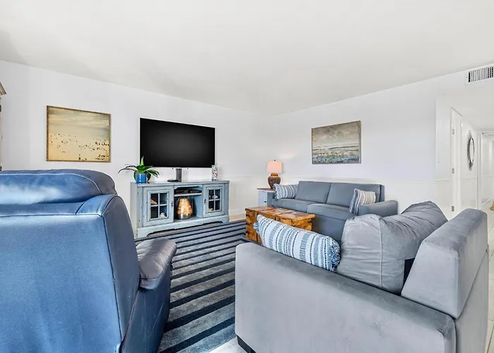 Escape To Oasis! Family Friendly, Updated Beachside With Heated Pool! Apartment