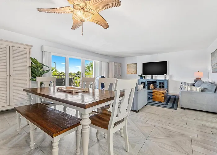 Apartment Escape To Oasis! Family Friendly, Updated Beachside With Heated Pool! Clearwater Beach