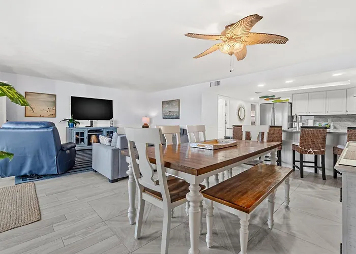Escape To Oasis! Family Friendly, Updated Beachside With Heated Pool! * Clearwater Beach