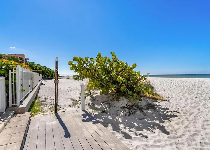 Apartment Escape To Oasis! Family Friendly, Updated Beachside With Heated Pool! Clearwater Beach