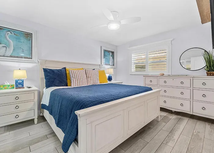 Apartment Escape To Oasis! Family Friendly, Updated Beachside With Heated Pool! Clearwater Beach