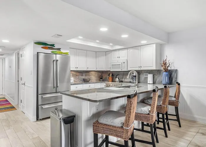 Escape To Oasis! Family Friendly, Updated Beachside With Heated Pool! * Clearwater Beach