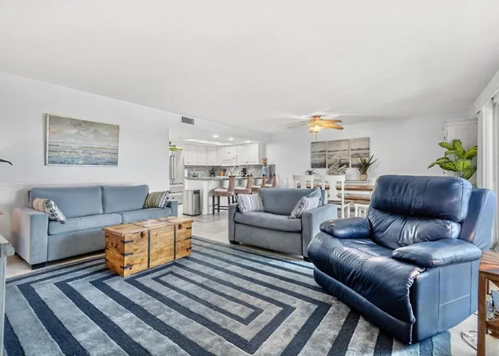Apartment Escape To Oasis! Family Friendly, Updated Beachside With Heated Pool! Clearwater Beach