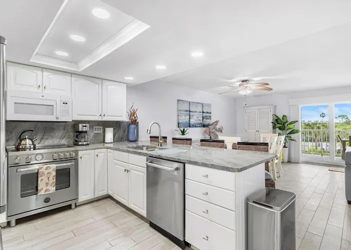 Escape To Oasis! Family Friendly, Updated Beachside With Heated Pool!